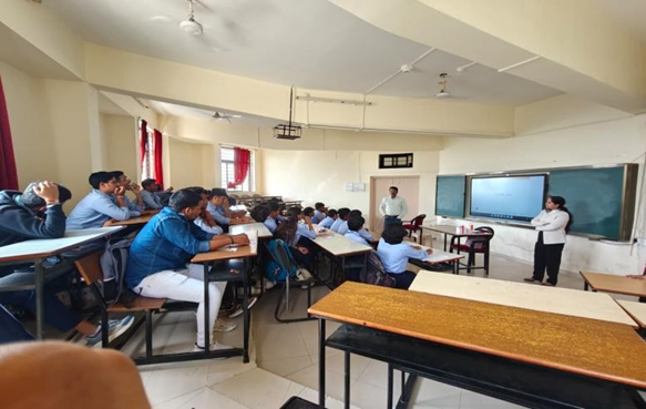 Students attending Sensor Technology guest lecture at MM Polytechnic Pune