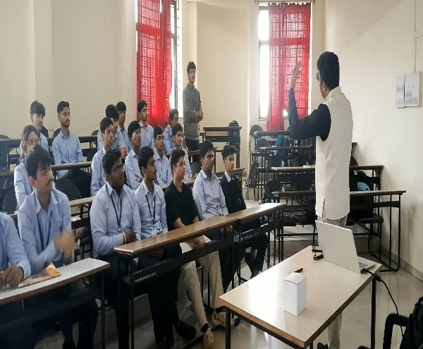 Automation and Robotics students attending Machine Learning expert lecture