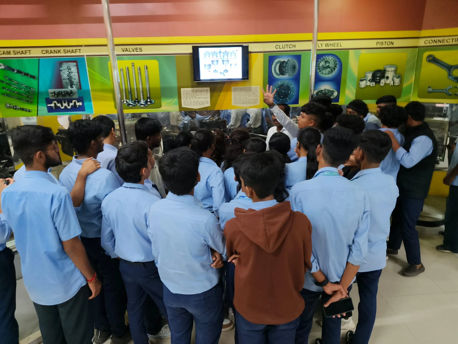 Faculty and Mechanical Engineering students during Science Park visit