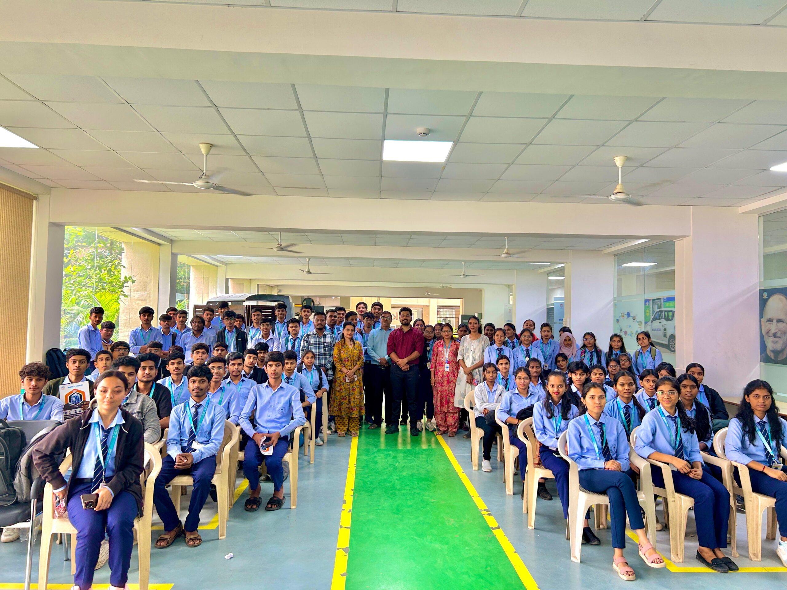 CO3K Students at FMCIII Lab Photo 2